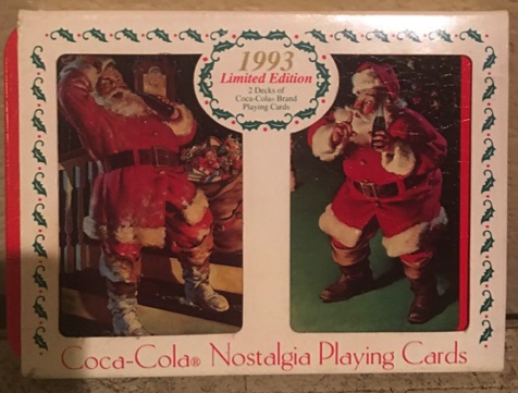 2537-1 € 12,50 coca cola speelkaarten 2 stokken in ijzeren blikje kerst